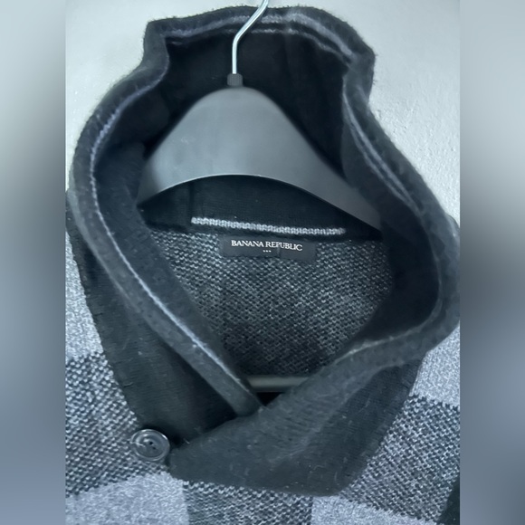 Banana Republic cowl neck men’s sweater - Picture 3 of 3